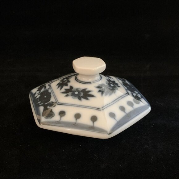 Blue White Oriental Hexagonal Lidded Teapot Bamboo Handle Butterflies Noritake - Picture 9 of 15